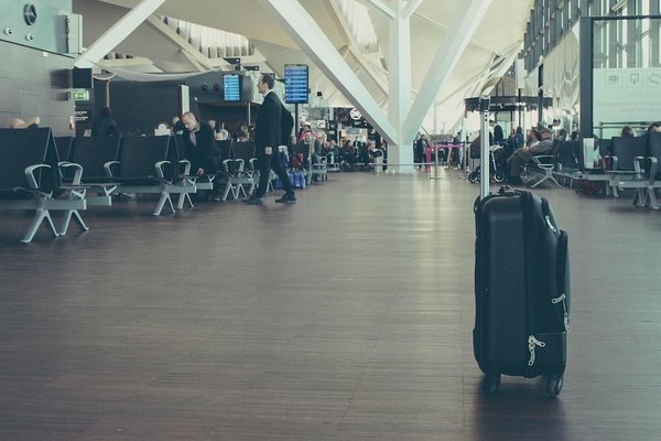 Voyager facilement : les différents types d'étiquettes pour vos bagages