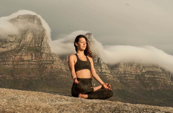 Où trouver des retraites de yoga abordables dans les montagnes népalaises ?